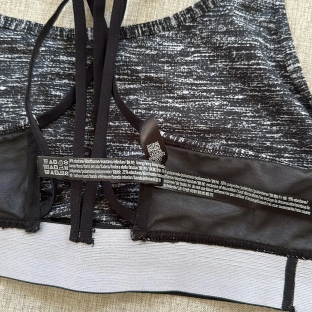 Victorias Secret Sport Bra The Player Racerback‎ black strappy gym Medium